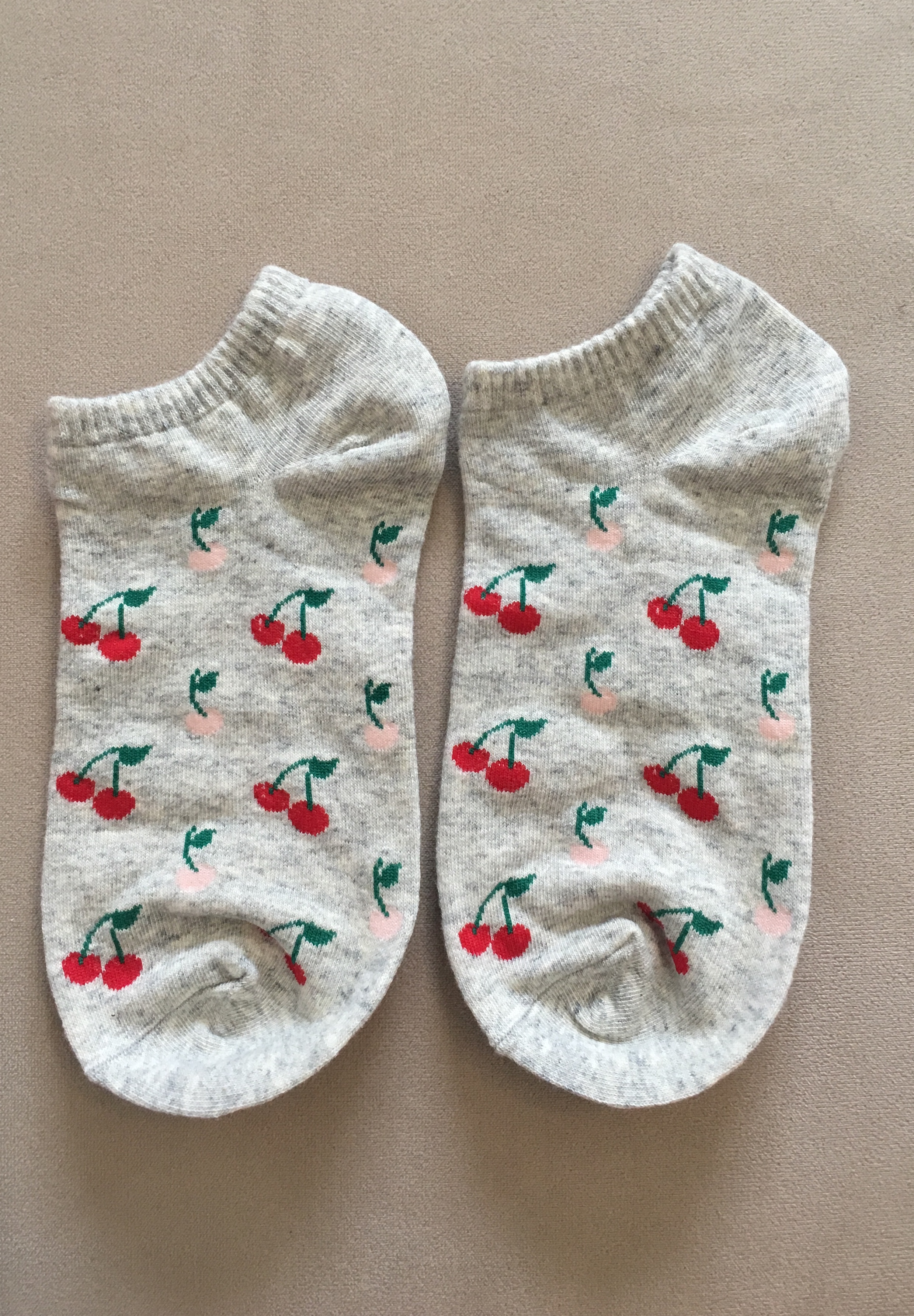 Ponožky členkové šedé s čerešňami