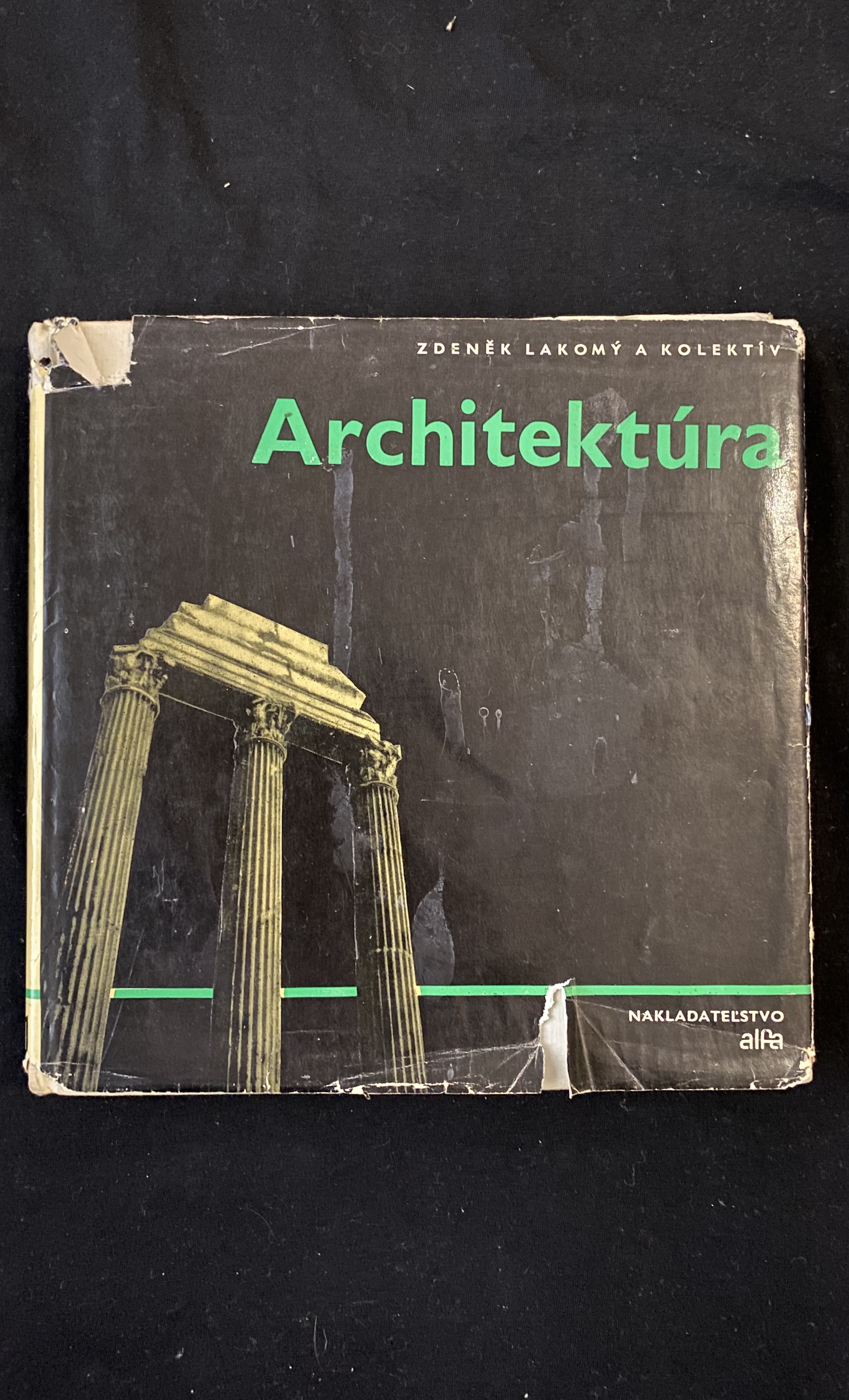 Zdeněk Lakomý a kolektív-Architektúra